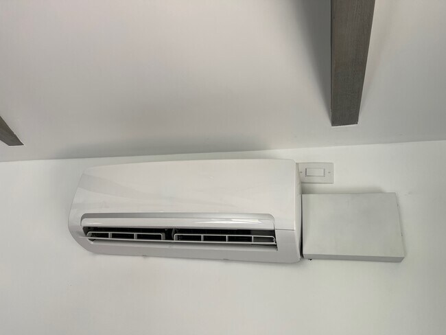 Split Air System - 12131 Huston St