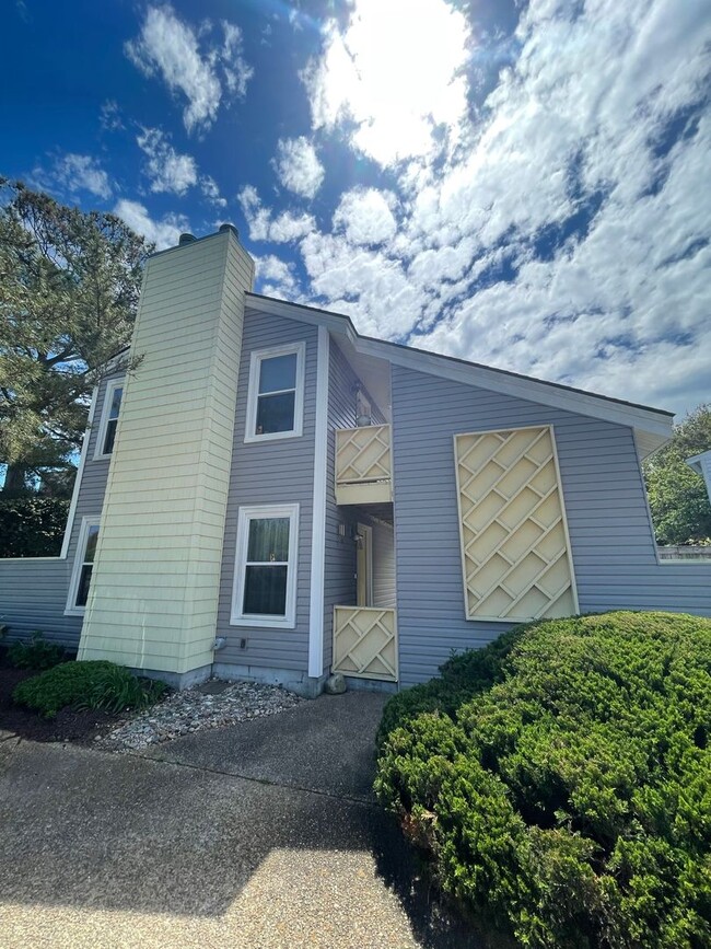 Building Photo - NORTH END VA. BEACH