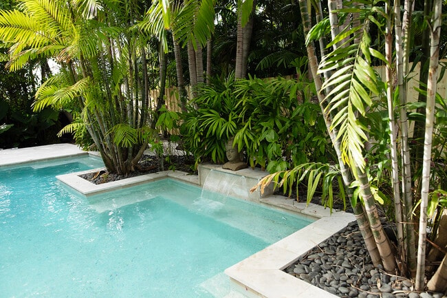 Building Photo - 634 SE 3rd Ave