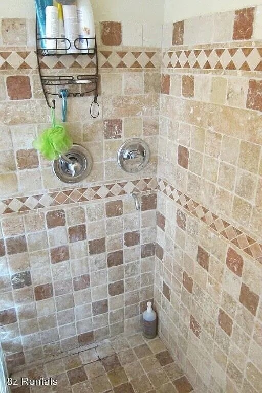 Building Photo - Charming Studio Furnished Unit - Cozy 400 Sq Ft Home with Full Bath!"