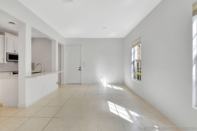Building Photo - 838 NW 83rd Ln