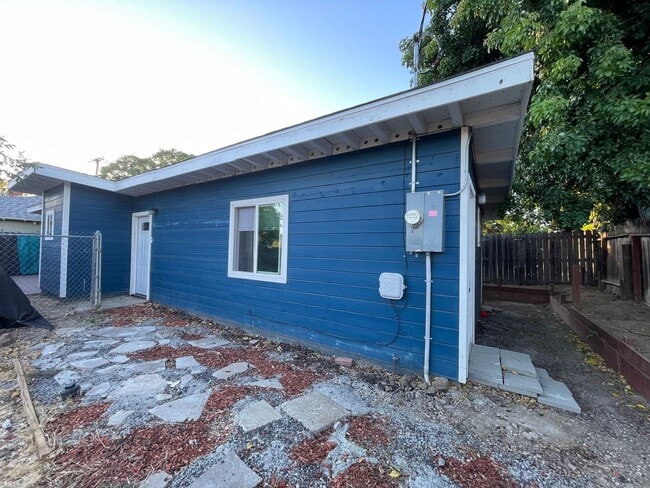Building Photo - Lovely 2 Bedroom Downtown Antioch