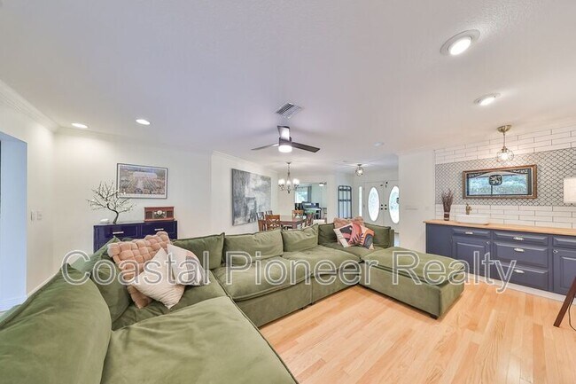 Building Photo - 817 Bannockburn Ave