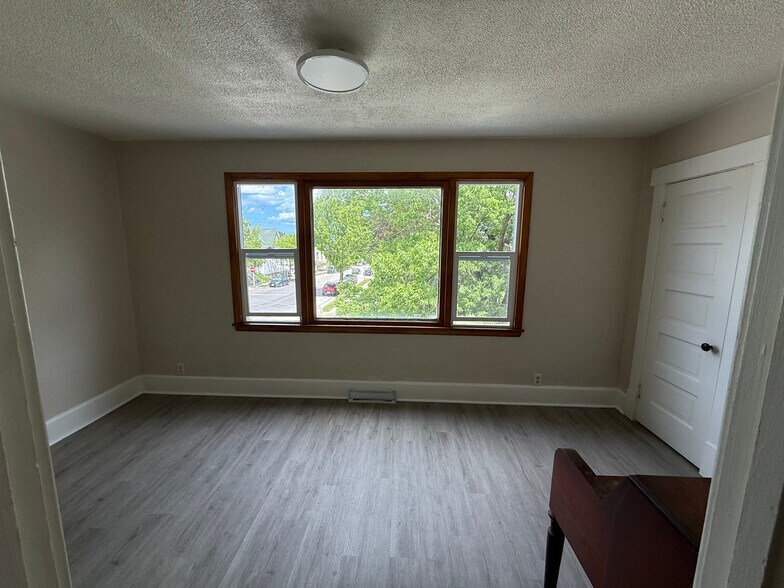 Building Photo - 1703 S 70th St