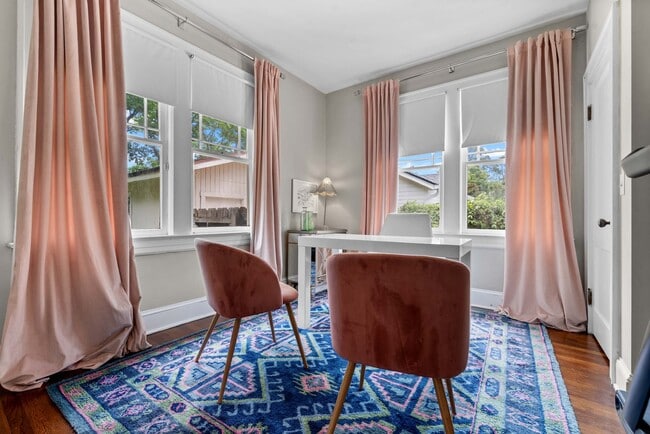 Building Photo - Adorable Avondale Home!