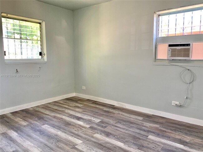 Building Photo - 2901 NW 18th St