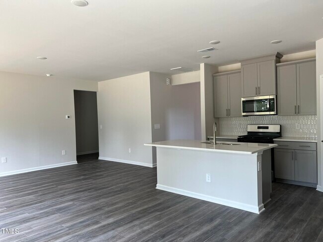 Building Photo - 327 White Birch Ln