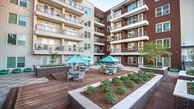 Building Photo - 4105 McKinney Ave