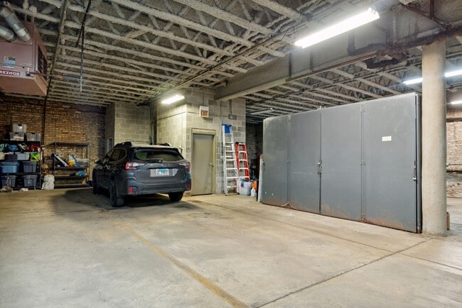 Building Photo - 1243 N Wolcott Ave