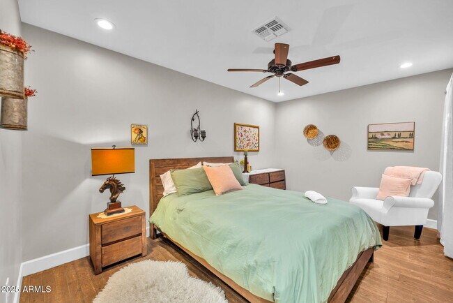 Building Photo - 4402 E Turney Ave