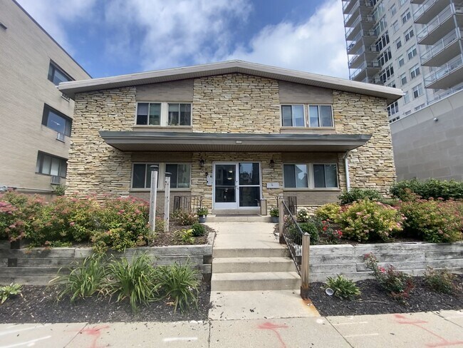 Building Photo - 1112 E Knapp St