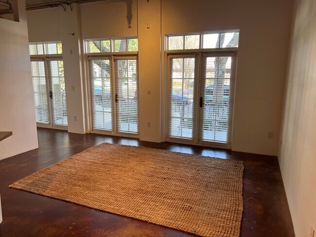 Building Photo - 2064 Herschel St