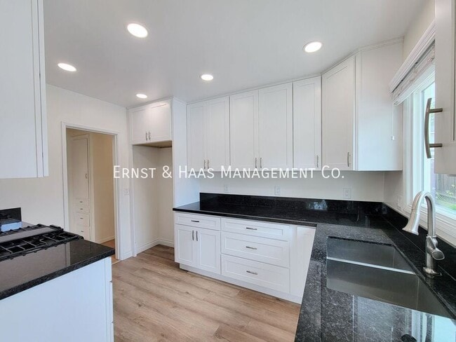 Building Photo - 3102 Ocana Ave