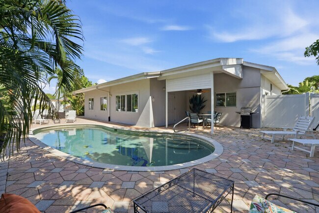 Building Photo - 27526 Los Amigos Ln