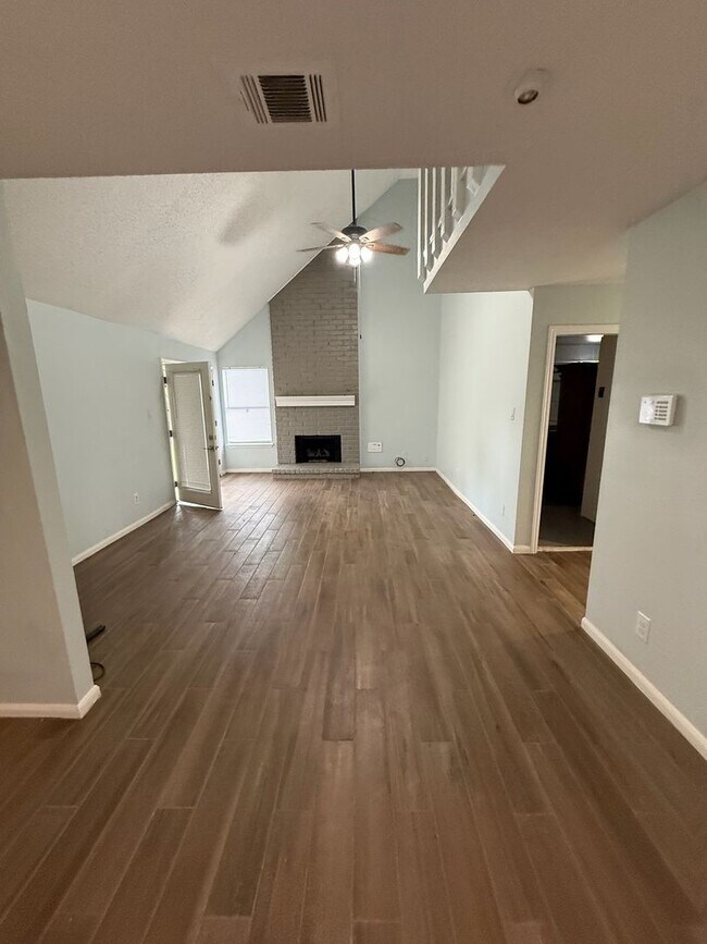 Building Photo - Spacious 3-Bedroom Corner Home in Candlelight Oaks Village