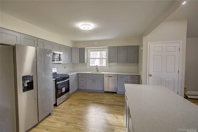 Building Photo - 207 Catherine Ave