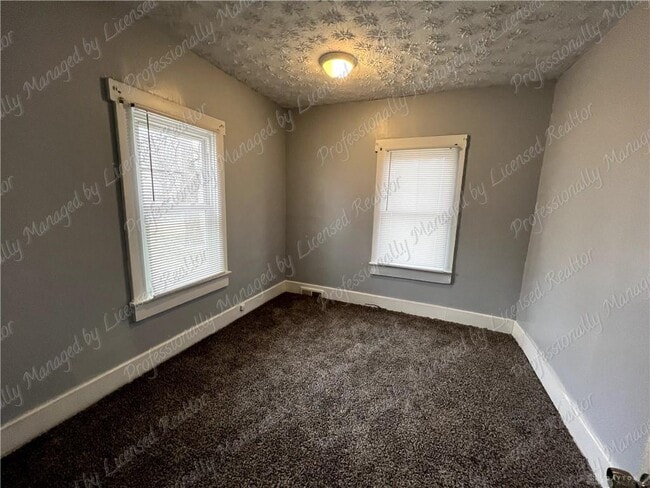 Building Photo - 44 Bluecrest Ave