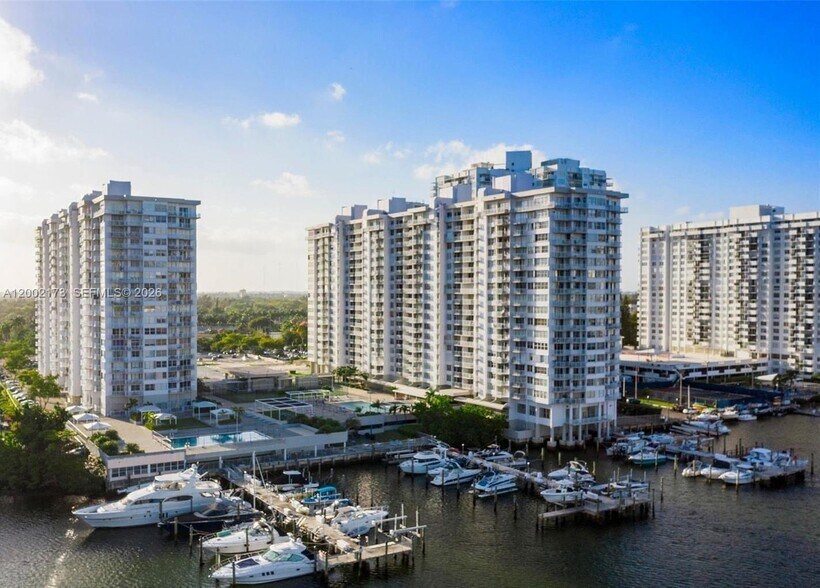 Building Photo - 18041 Biscayne Blvd