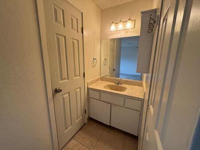 Building Photo - Beautiful Home, Coming SOON! Great Neighbo...