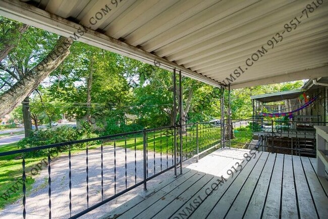 Building Photo - Close to downtown OP!!! Includes Water, El...