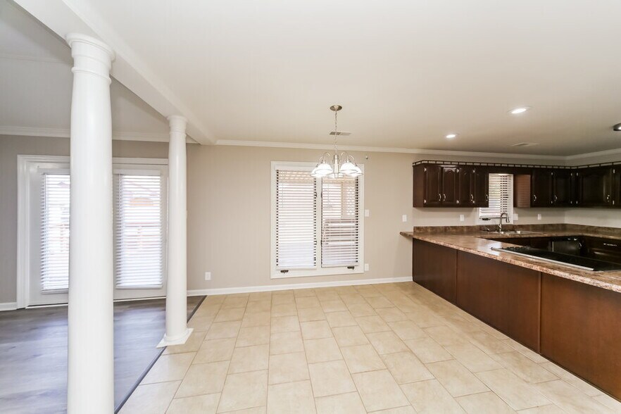 Building Photo - 6404 Evergreen Dr