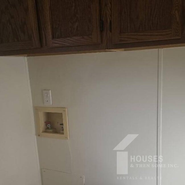 Building Photo - 214 Double Bridge Rd