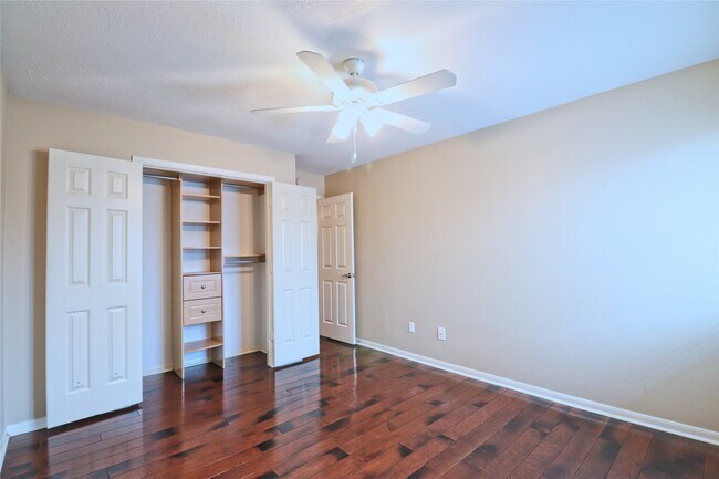 Building Photo - 4530 Springfield Lakes St