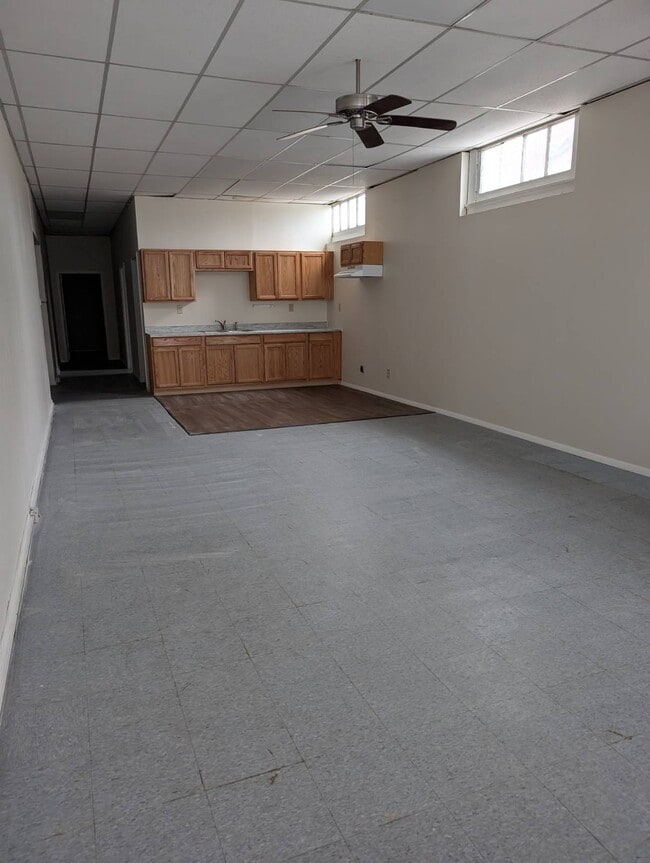 Primary Photo - 70 E Main St