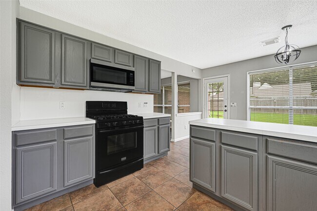 Building Photo - 3906 Greenwood Dr