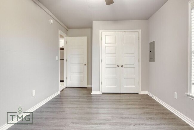 Building Photo - 3/2 Home Ready for the Holidays! $500 Move...