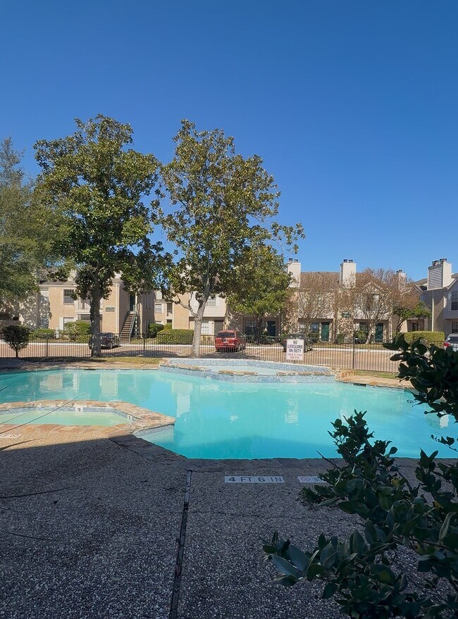 Building Photo - 14600 Fonmeadow Dr