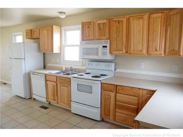 Building Photo - 423 E 6th St