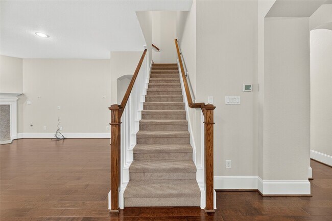 Building Photo - 10510 Trinity Springs Dr