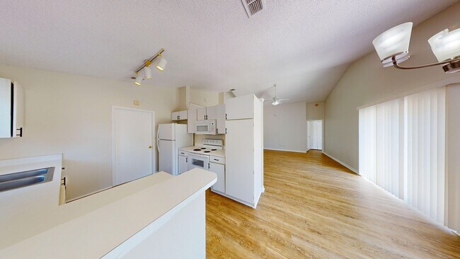 Building Photo - 3Bed/ 2Bath Home Available Now In Southcha...