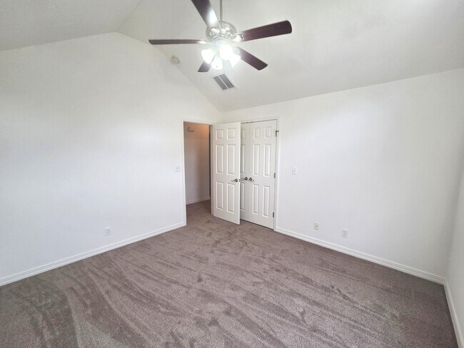 Building Photo - 848 S Jester Ave