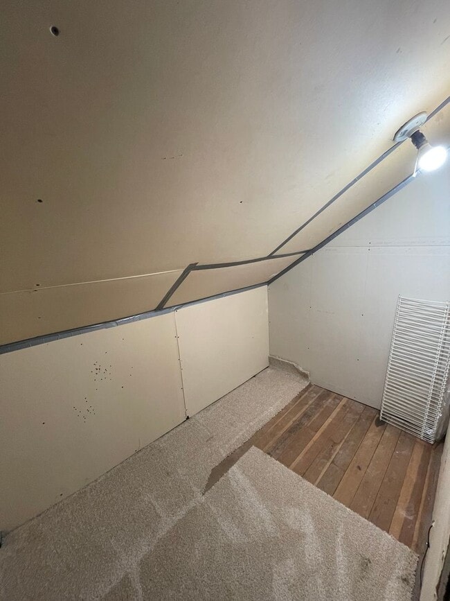 Building Photo - 2 Bedroom Near ESU!