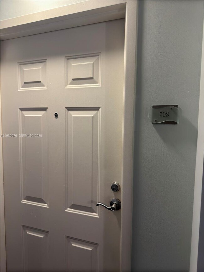 Building Photo - 2000 N Bayshore Dr