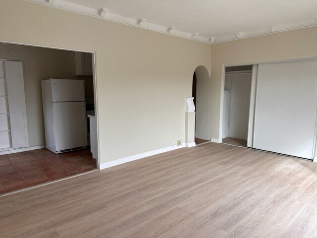 Building Photo - 152 S Sycamore Ave