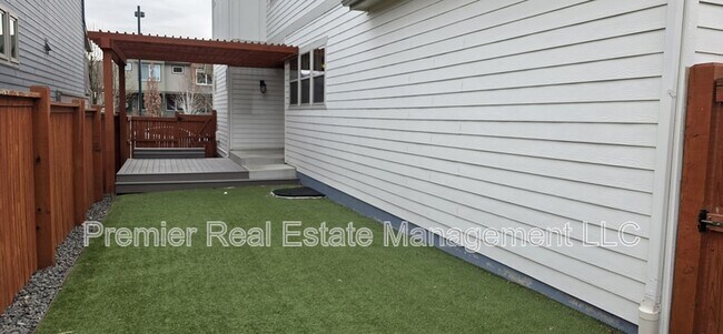 Building Photo - 11379 E 25th Dr