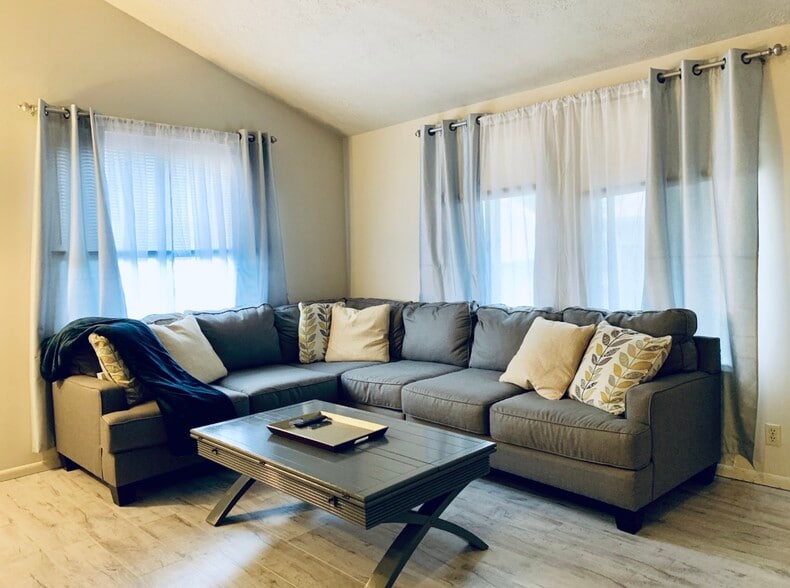 Living Room - 1885 E Jeremy Ct