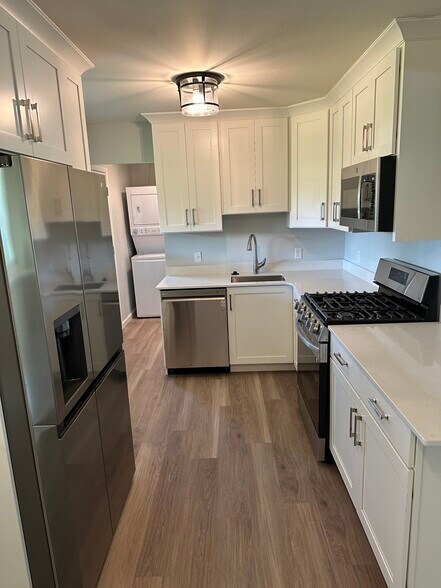 Quartz countertops - 201 Sherwood Dr