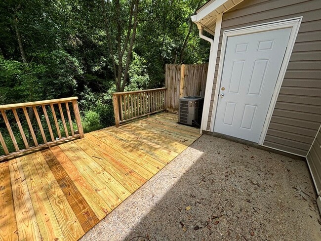 Building Photo - 121 Candlebrook Dr