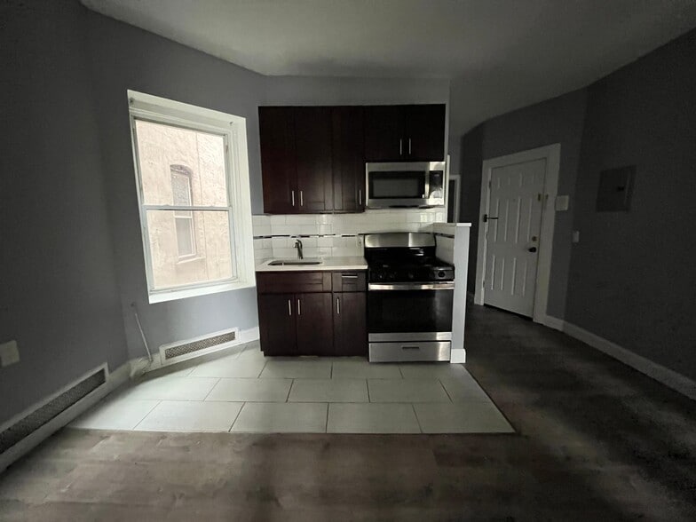 Building Photo - 554 Avenue C