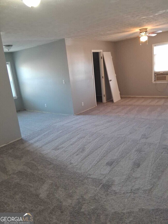 Building Photo - 2798 Country Ct SE