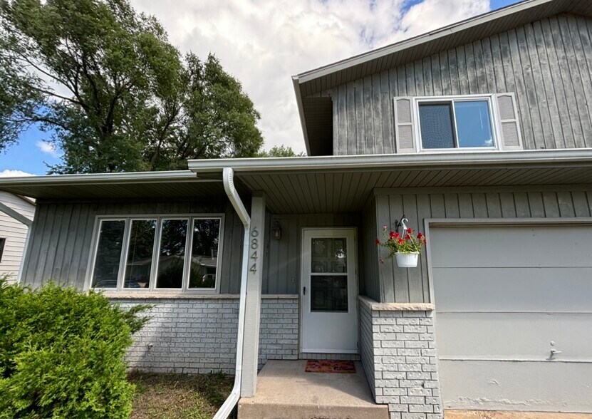 Building Photo - 6844 Sunset Meadow Dr
