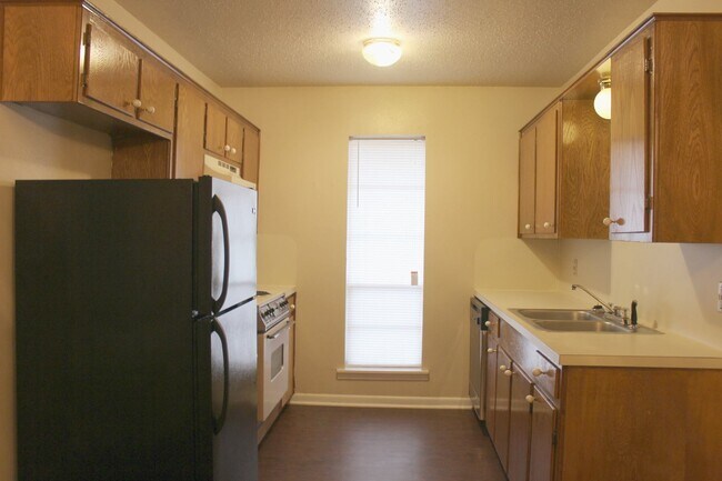 Building Photo - 1012 Navajo Trail