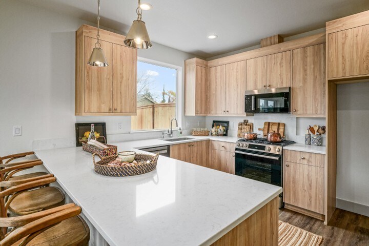 Building Photo - 1319 Oppek St NE