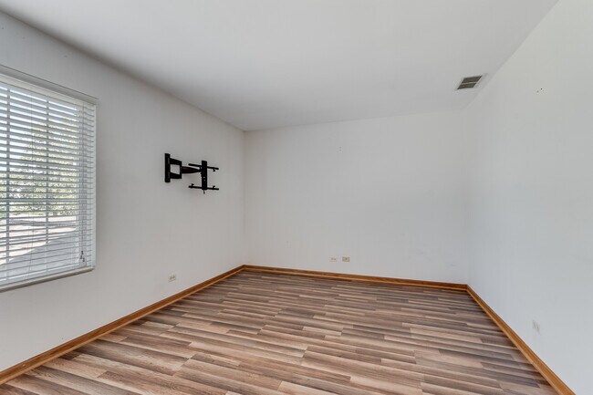 Building Photo - 2626 Carrolwood Rd