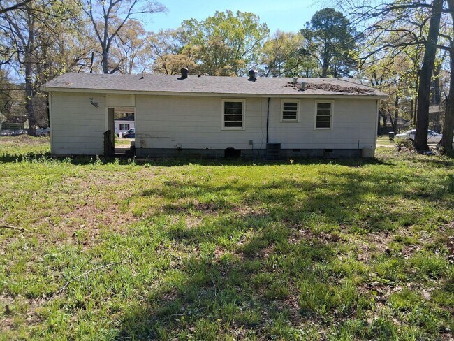 Building Photo - Nice 3 Bed 2 Bath North Jackson Rental on State St