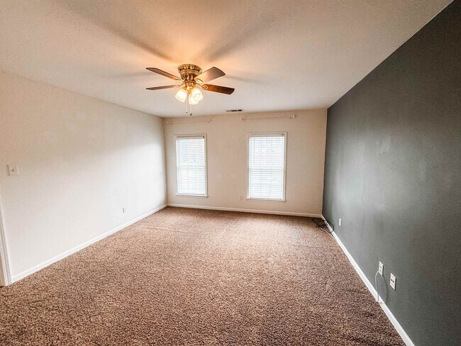 Building Photo - 705 Cotham Dr